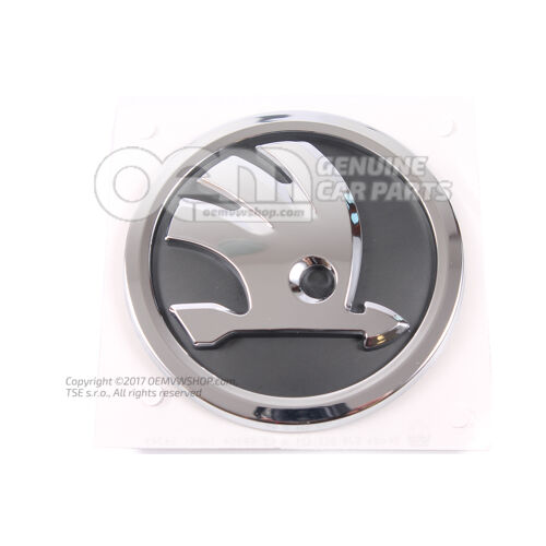 Emblemat SKODA wysoki chrom/czarny 5J0853621A AUL