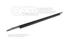 Uszczelka szczeliny okiennej z listwą ozdobną czarno-błyszczącą 8V5853284A T94 (1)