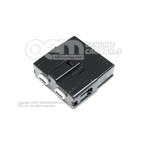 Podwójne gniazdo USB ze zintegrowanym konwerterem napięcia 3G5035954A
