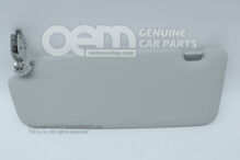 Osłona przeciwsłoneczna z lusterkiem i osłoną w kształcie gwiazdy w kolorze srebrnym 8K0857552AR8S0 (2)