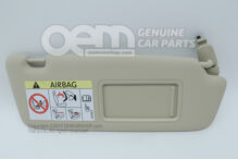 Daszek przeciwsłoneczny z lusterkiem i osłoną w kolorze beżowym pashmina 8V0857552R QM6