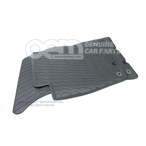 1 komplet dywaników (gumowych) czarnych do Audi A8/S8 Quattro 4E 4E1061501  041