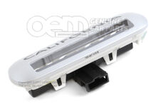 Oświetlenie wejścia z napisem srebrny metalizowany Volkswagen Transporter/Caravelle/Multivan 7H 7E5947415H 72A (1)