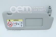 Daszek przeciwsłoneczny z lusterkiem i osłoną księżycową w kolorze srebrnym 8V0857552R FT9