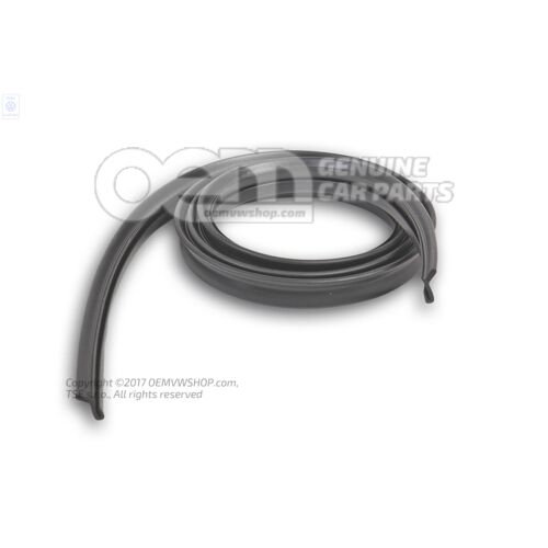 Osłona falngowa ościeżnicy Golf Beetle Jetta Caddy 171837913F