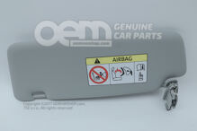 Daszek przeciwsłoneczny z lusterkiem i osłoną księżycową w kolorze srebrnym 8V0857552R FT9 (2)