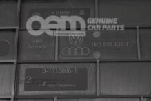 Pokrywa skrzynki bezpieczników/płytki przekaźników 1K0937132F (2)