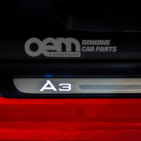 1 komplet listew progowych, podświetlanych 8V0071300