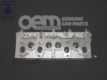 Głowica cylindra z zaworami i wałkiem rozrządu 026103265KX (2)